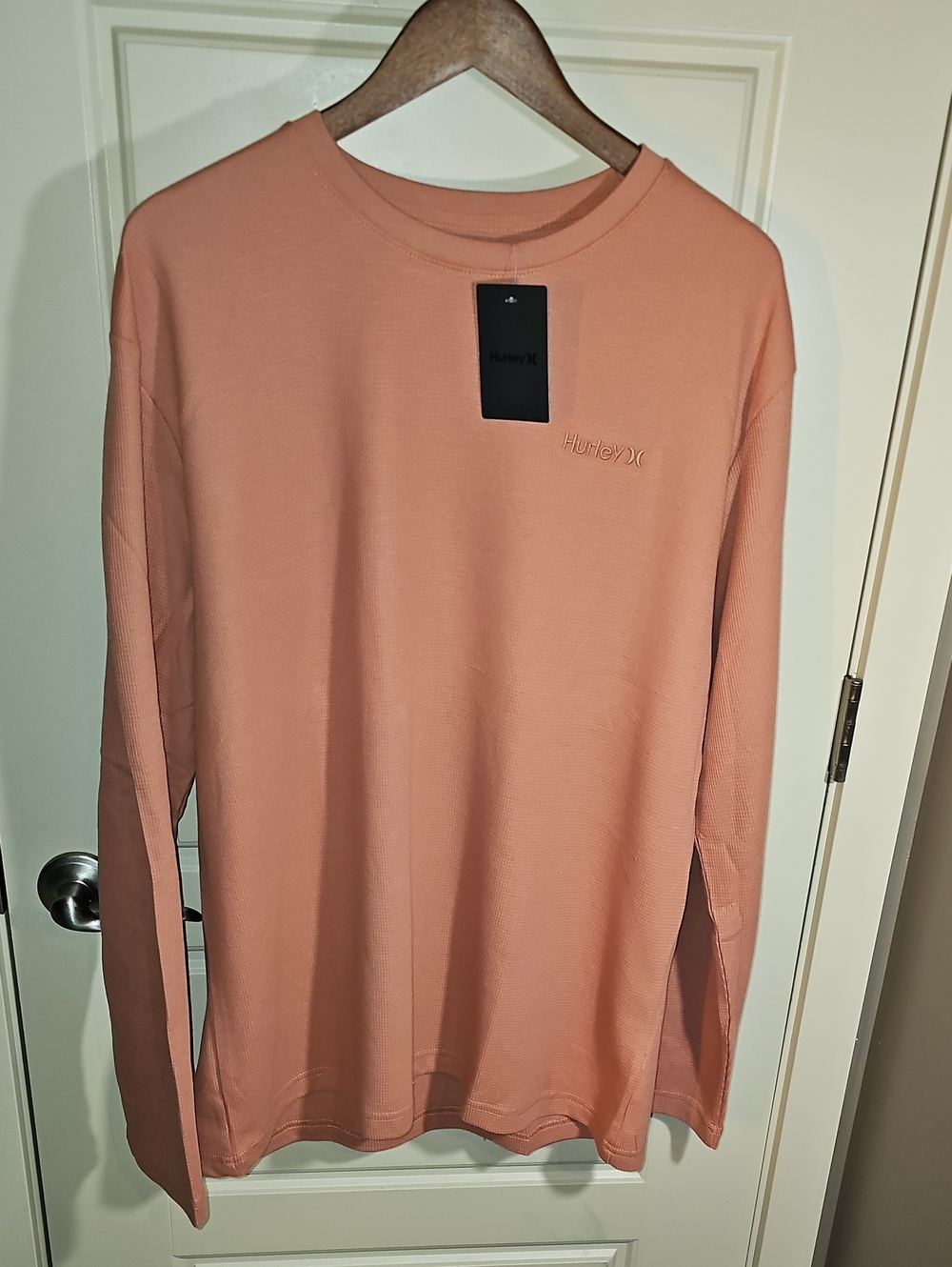 Hurley Long Sleeve Crewneck in Peach. Size XL